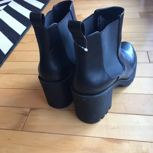 H&M platform boots 8.5 - Picture 3 of 3